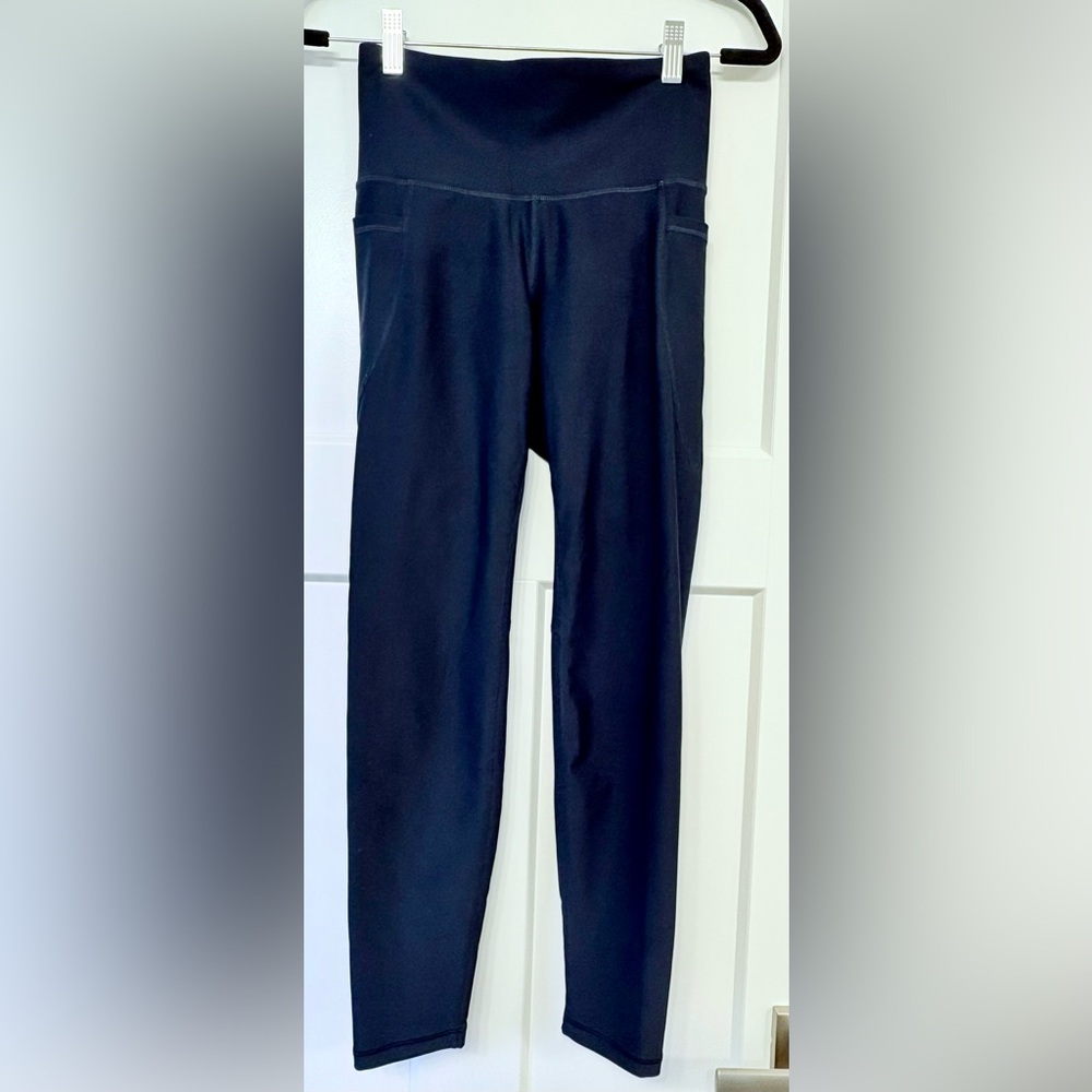 Old Navy Women's Medium Navy 3/4th length Leggings